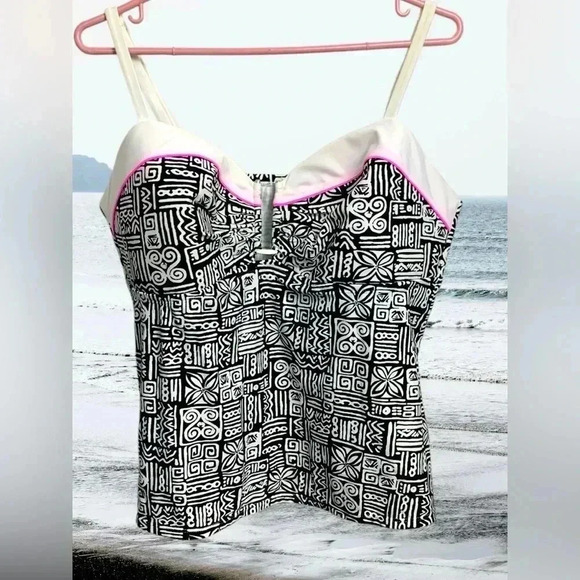 Collection by Catalina Black & White Tankini Top w Adjustable Straps - Picture 4 of 10